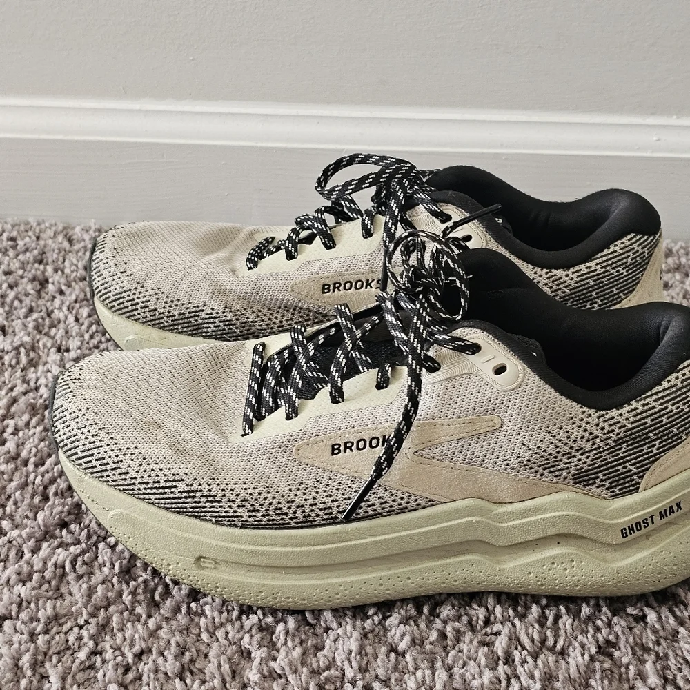 Brooks Ghost Max 2 Running Shoes Size 7.5